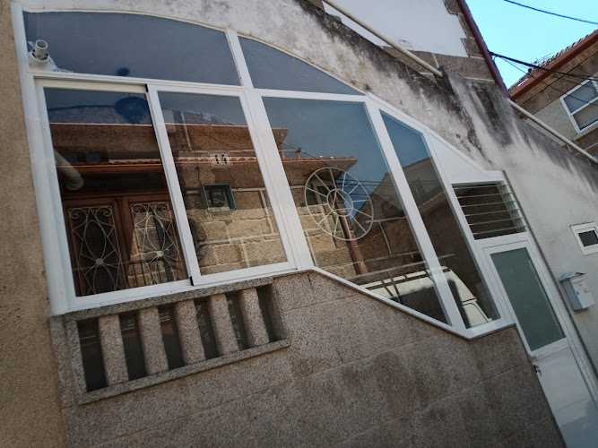 Fotografia tomada fuera de Cristalería y Carpintería de aluminioTomás Alonso - Carpintería metálica y de aluminio en Vigo, Pontevedra