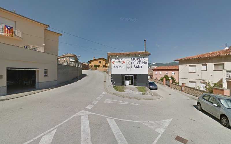 Fotografia tomada fuera de Joy. Mobles, cuines i banys - Establecimiento de venta de madera en Tona, Barcelona