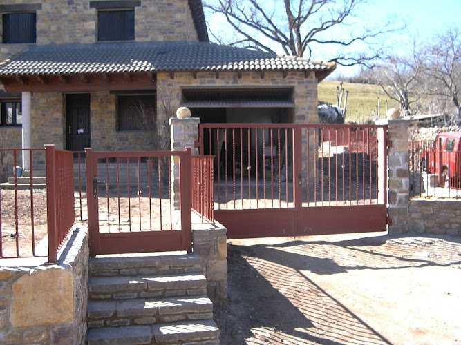 Fotografia tomada fuera de Talleres Broto - Herrero en Castillazuelo, Huesca