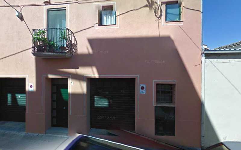 Fotografia tomada fuera de Carpintería y Ebanistería Salt - Botiga d'armaris en Salt, Girona