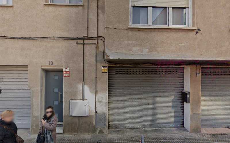 Fotografia tomada fuera de Fusteria Pujadas Casas - Servicio de restauración artística en Rubí, Barcelona