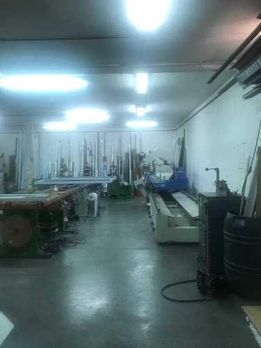 Fotografia tomada fuera de Aluminios Merino - Carpintería metálica y de aluminio en Rubí, Barcelona