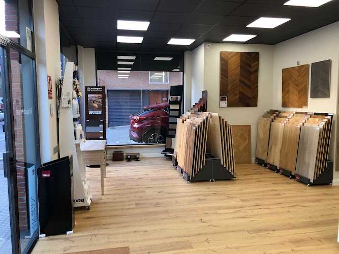 Fotografia tomada fuera de Parkets Sotelo - Establecimiento de venta de madera en Rubí, Barcelona