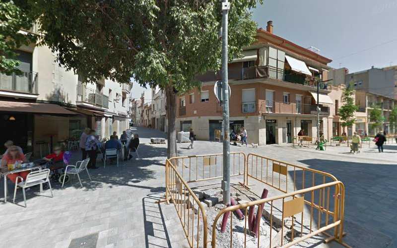 Fotografia tomada fuera de Madera I Decoración de Ricard Checa - Botiga d'armaris en Rubí, Barcelona