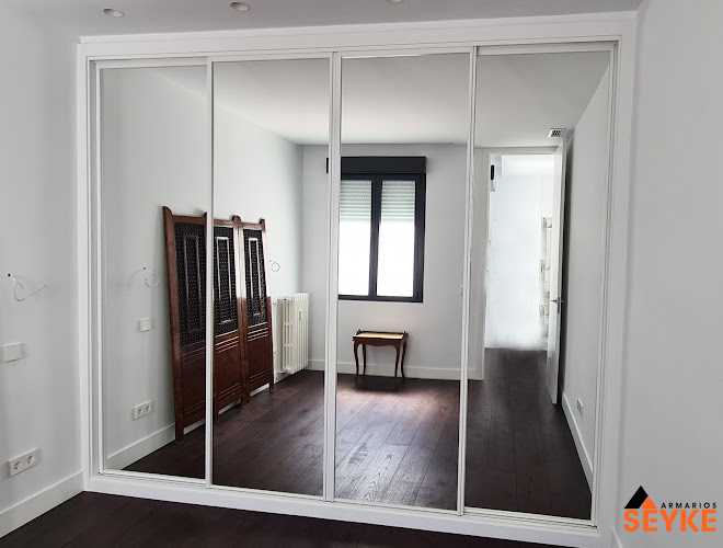 Fotografia tomada fuera de Armarios Seyke - Tienda de armarios en Tres Cantos, Madrid