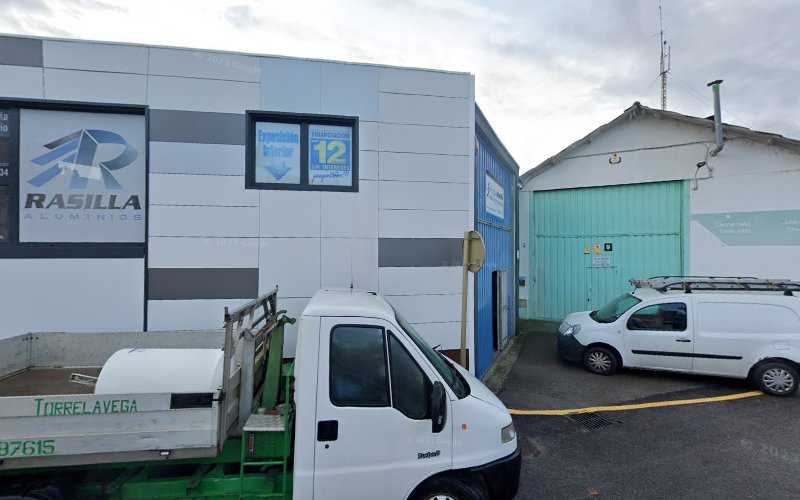 Fotografia tomada fuera de Aluminios Rasilla Torrelavega - Carpintería metálica y de aluminio en Torrelavega, Cantabria