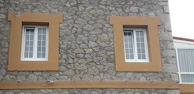 Fotografia tomada fuera de Aluminios Sanchez - Carpintería metálica y de aluminio en Torrelavega, Cantabria