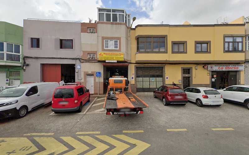 Fotografia tomada fuera de Explotaciones las Palmas 2000 - Carpintería metálica y de aluminio en Tamaraceite, Las Palmas