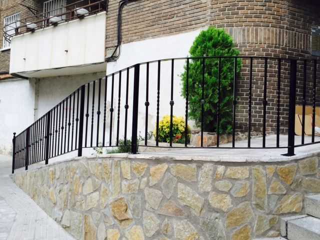 Fotografia tomada fuera de CERRAJERÍA TORRADO IGLESIAS - Carpintería metálica y de aluminio en Serranillos del Valle, Madrid