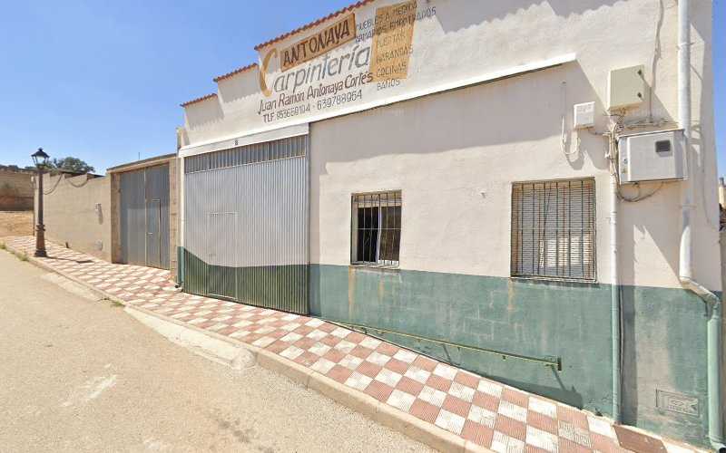 Fotografia tomada fuera de Carpintería Antonaya - Tienda de armarios en Aldeaquemada, Jaén