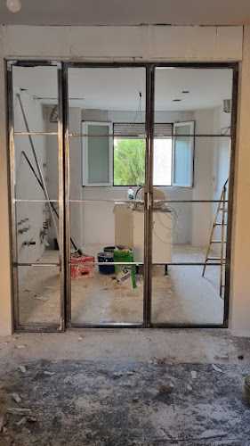 Fotografia tomada fuera de Hijos de Francisco Muñoz Molina - Carpintería Metálica - Carpintería metálica y de aluminio en Úbeda, Jaén