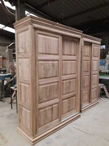 Fotografia tomada fuera de Carpintería Framil S L - Tenda de armarios en Santa Comba, A Coruña