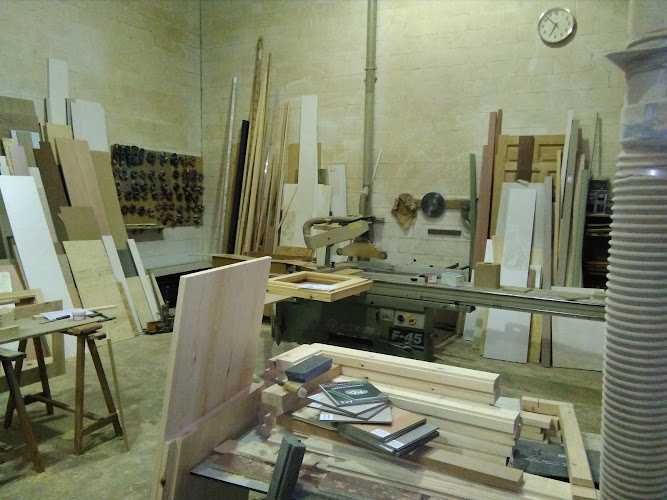 Fotografia tomada fuera de Fusteria L'Arrel - Fusteria en Sant Celoni, Barcelona