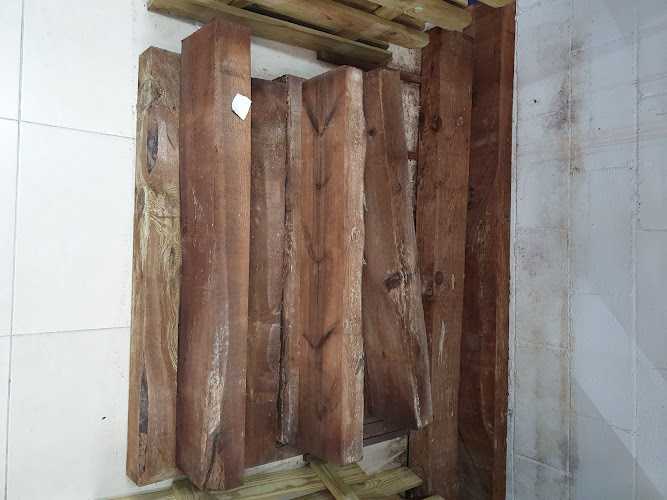 Fotografia tomada fuera de Brico Sant Celoni - Tienda de bricolaje en Sant Celoni, Barcelona