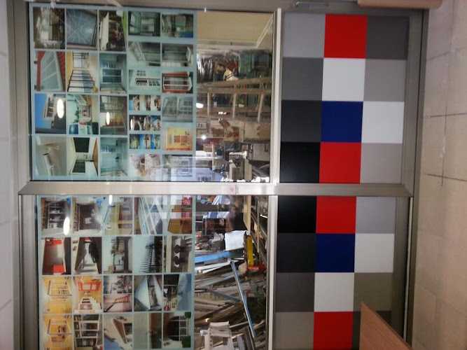 Fotografia tomada fuera de Miguel Antonio Soler March - Carpintería metálica y de aluminio en Valencia, Valencia