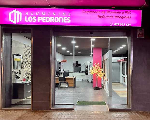 Fotografia tomada fuera de ALUMINIOS LOS PEDRONES - Carpintería metálica y de aluminio en Valencia, Valencia