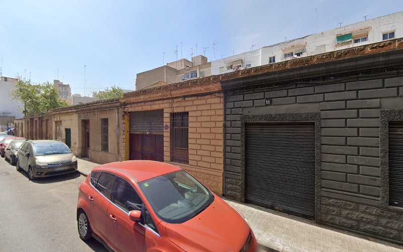 Fotografia tomada fuera de La Fábrica de Guillermo - Carpintería en Valencia, Valencia