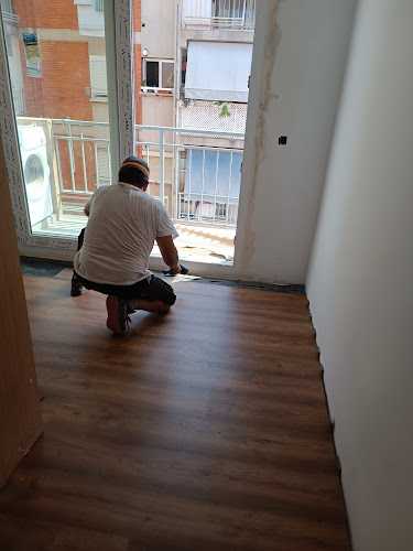 Fotografia tomada fuera de CONSTRUCCIONES Y REFORMAS ALCAÑIZ - Carpintero en Valencia, Valencia