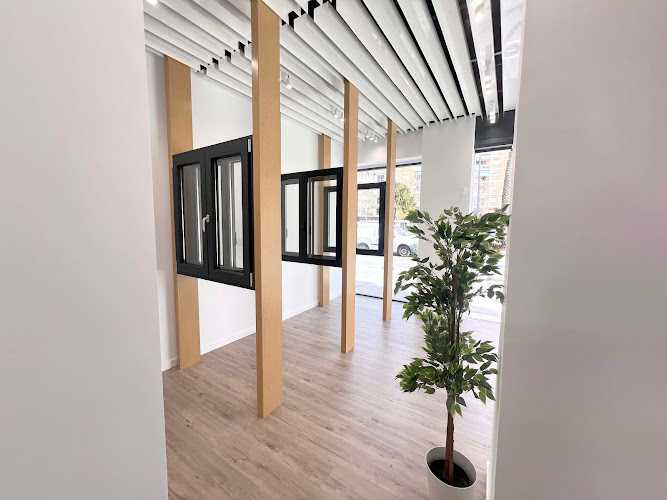 Fotografia tomada fuera de Cabañero Ventanas (Primado Reig) - Carpintería metálica y de aluminio en Valencia, Valencia