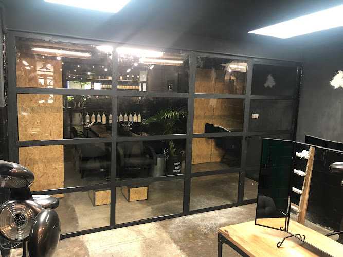 Fotografia tomada fuera de ALUMINIOS PÉREZ Y VILLENA, S.L. - Carpintería metálica y de aluminio en Valencia, Valencia