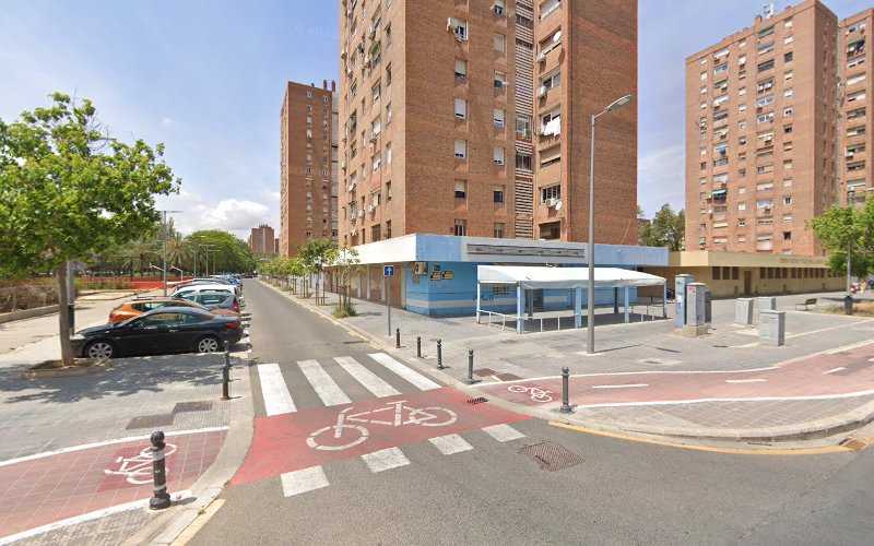 Fotografia tomada fuera de Carpintería de Aluminio Maristas - Carpintería metálica y de aluminio en Valencia, Valencia