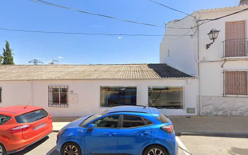 Fotografia tomada fuera de Carpintería Hijo De Antonio Sánchez - Tienda de armarios en Iznájar, Córdoba