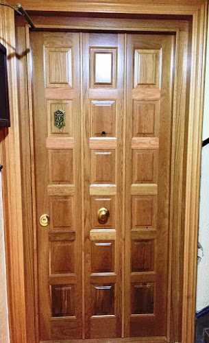 Fotografia tomada fuera de Puertas Cuellar, Dr. Villacian - Fábrica de puertas en Valladolid, Valladolid