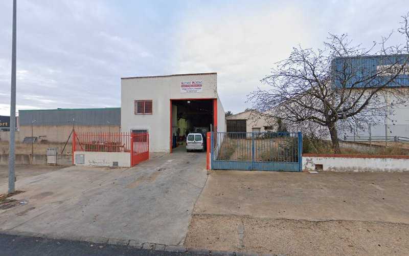Fotografia tomada fuera de CARPINTERÍA METÁLICA ALFONSO MORENO - Productor de utensilios metálicos en Villarrobledo, Albacete