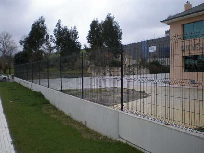 Fotografia tomada fuera de Cerramientos Sarón - Carpintería metálica y de aluminio en Sarón, Cantabria