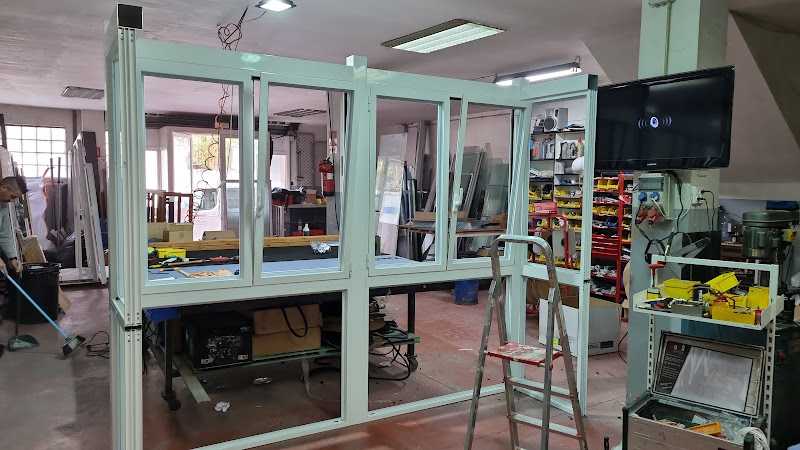 Fotografia tomada fuera de Aluminis Anglas - Carpintería metálica y de aluminio en Torredembarra, Tarragona