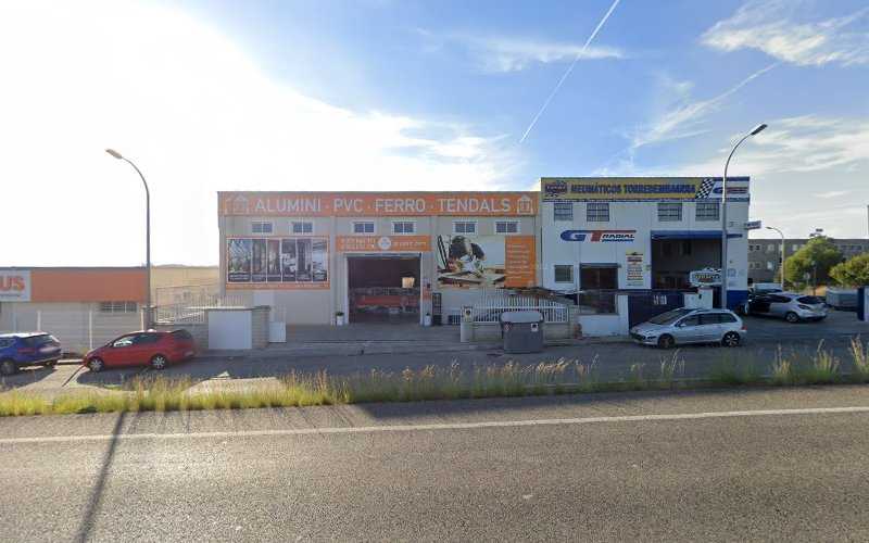 Fotografia tomada fuera de SIR ALUMINIS PVC FERRO - Carpintería metálica y de aluminio en Torredembarra, Tarragona