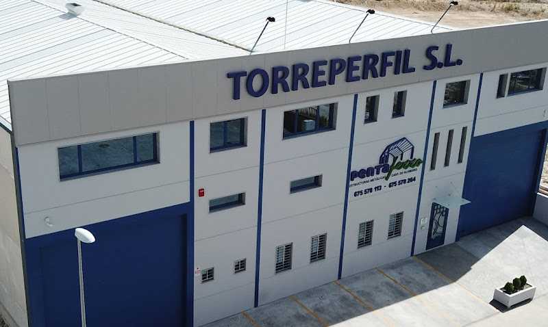 Fotografia tomada fuera de TORREPERFIL S.L. ( PENTAFERRO) - Carpintería metálica y de aluminio en Torredelcampo, Jaén