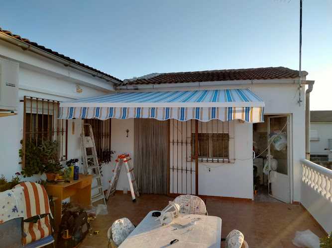 Fotografia tomada fuera de Aluminio y cristalería Jesús Ortiz - Servicio de instalación de ventanas en Torredelcampo, Jaén
