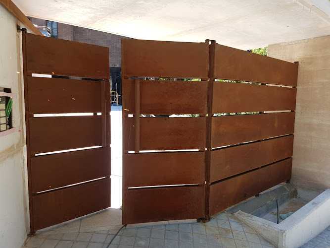 Fotografia tomada fuera de Carpinteria Metal Y Aluminio Ahijado, S.l. - Carpintería metálica y de aluminio en Soto del Real, Madrid