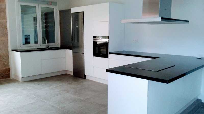 Fotografia tomada fuera de Carpintería Silmar - Fábrica de muebles en Sobrado do Bispo, Orense