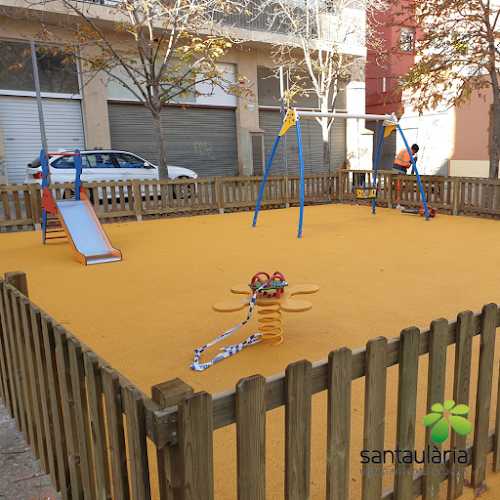 Fotografia tomada fuera de Santaulària Equipaments Urbans, S.L. - Treballador de la fusta en Figueres, Girona