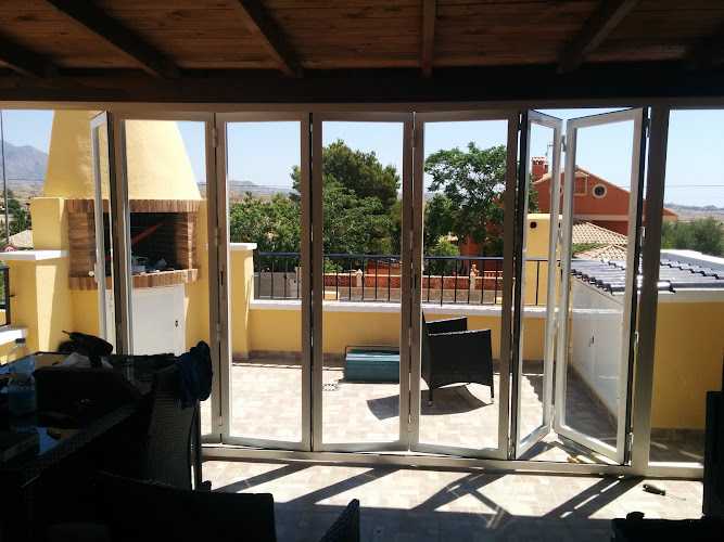 Fotografia tomada fuera de Aluminio y Hierro Marla, S.L - Carpintería metálica y de aluminio en Sant Joan d'Alacant, Alicante