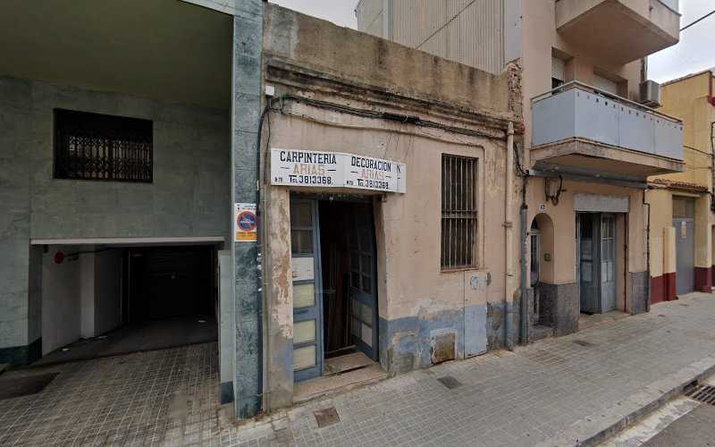 Fotografia tomada fuera de Ebanisteria Arias - Carpintería en Sant Adrià de Besòs, Barcelona