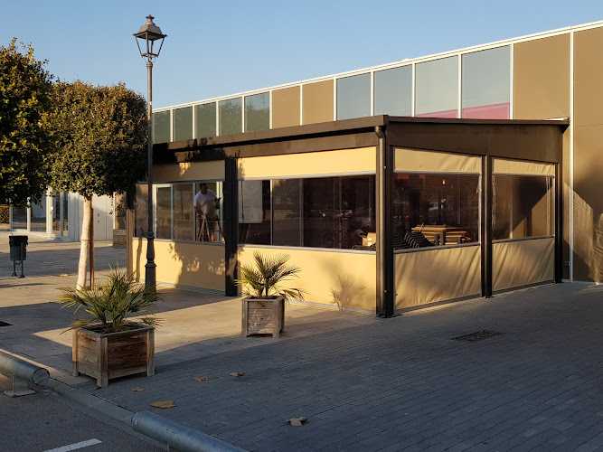 Fotografia tomada fuera de carpinteria metalica fco peña - Carpintería metálica y de aluminio en Sant Adrià de Besòs, Barcelona