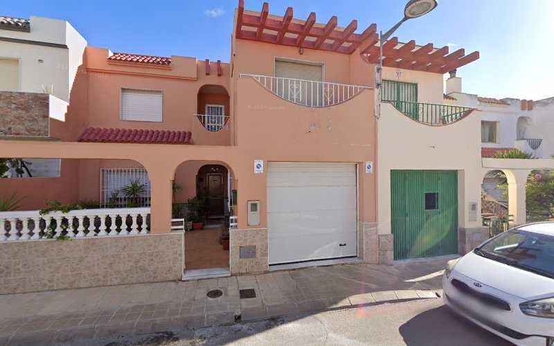 Fotografia tomada fuera de DOLORES TRISTAN CALATRAVA - Carpintería metálica y de aluminio en San Isidro de Níjar, Almería