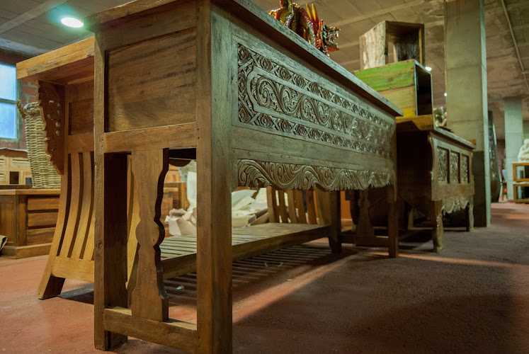Fotografia tomada fuera de Lombok Colonial - Tienda de muebles rústicos en Oleiros, A Coruña