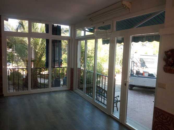 Fotografia tomada fuera de Aluminios Maroa - Carpintería metálica y de aluminio en Moraleja de Enmedio, Madrid