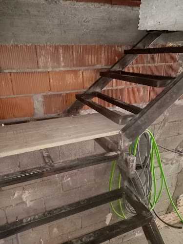 Fotografia tomada fuera de Carpinteria Metalica Y Forja Augusto Canton - Tienda de artículos para el hogar en Charches, Granada