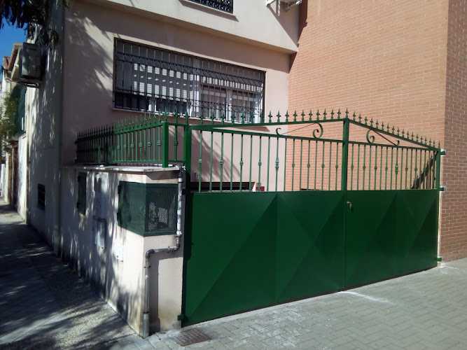 Fotografia tomada fuera de Carpinteria metalica Y Forja augusto canton - Carpintería metálica y de aluminio en Charches, Granada
