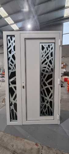 Fotografia tomada fuera de 123 Alupro - Carpintería metálica y de aluminio en Carballo, A Coruña