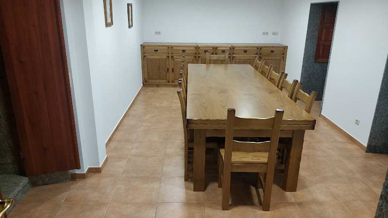 Fotografia tomada fuera de Muebles Vilela Cambados - Carpintería en Cambados, Pontevedra