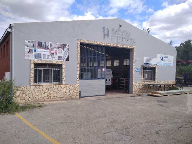Fotografia tomada fuera de Talleres Huerta - Carpintería metálica y de aluminio en Arcos de Jalón, Soria