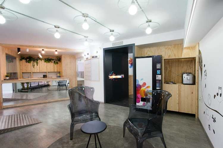 Fotografia tomada fuera de Fustería MAVI Fust3 - Carpintería en Calafell, Tarragona