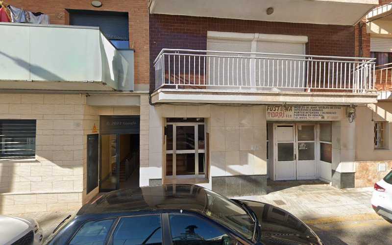 Fotografia tomada fuera de Fusteria Torri - Tienda de armarios en Calafell, Tarragona