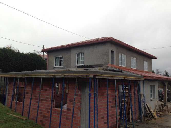 Fotografia tomada fuera de Dilau camiños sl Carpinteria y reforma - Carpintero en Curtis, A Coruña